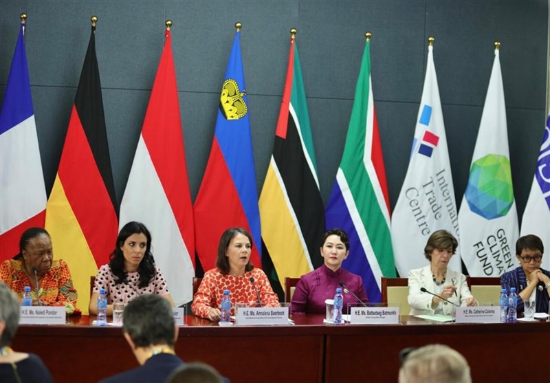 درخواست لغو محدودیت‌های زنان در افغانستان از سوی وزرای خارجه ۶ کشور